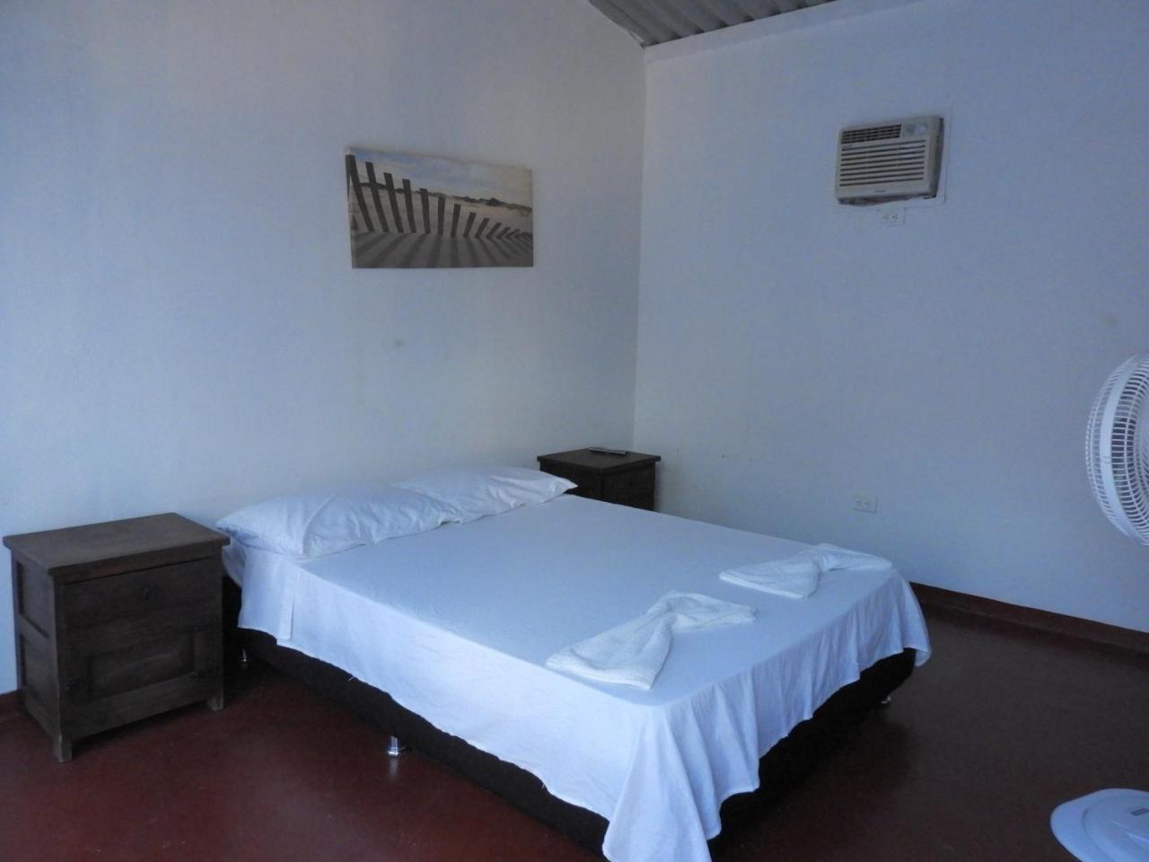Hostal El Ruby Villavieja Bagian luar foto
